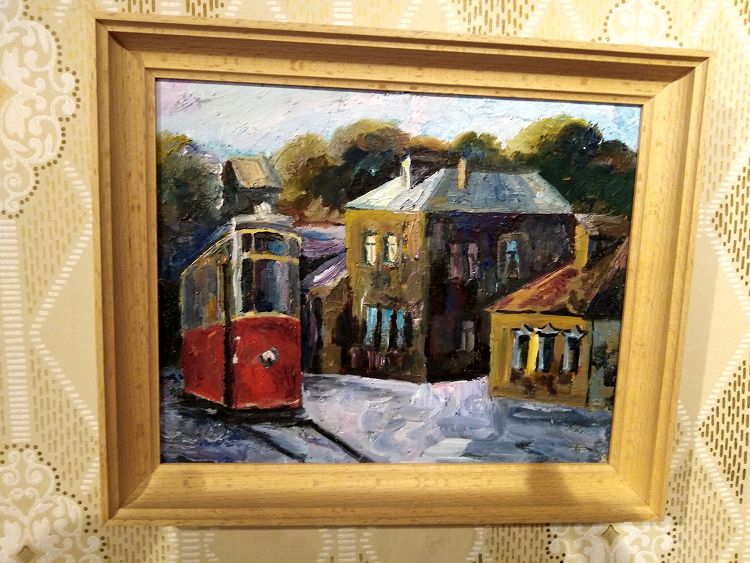 Особую атмосферу несут и картины художника