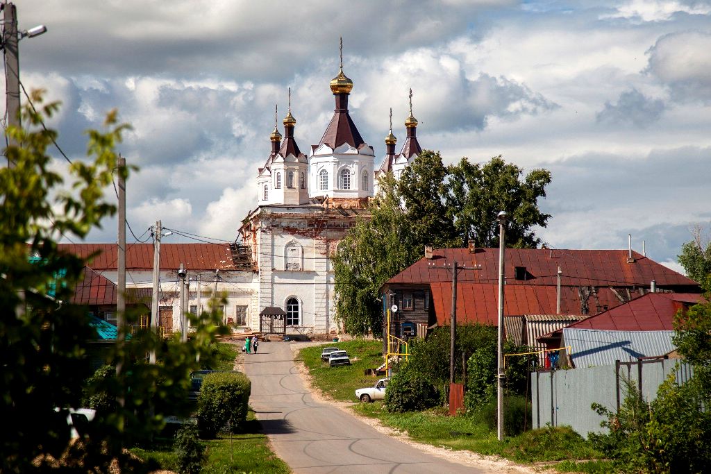 Сегодня в виде Никольской церкви храм потихоньку восстанавливается
