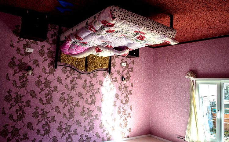 В подобном доме ощущается определенный дискомфорт, но снимки получаются замечательные