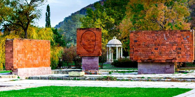 Прогулка по Памятным местам "Орленка" будет интересной и познавательной