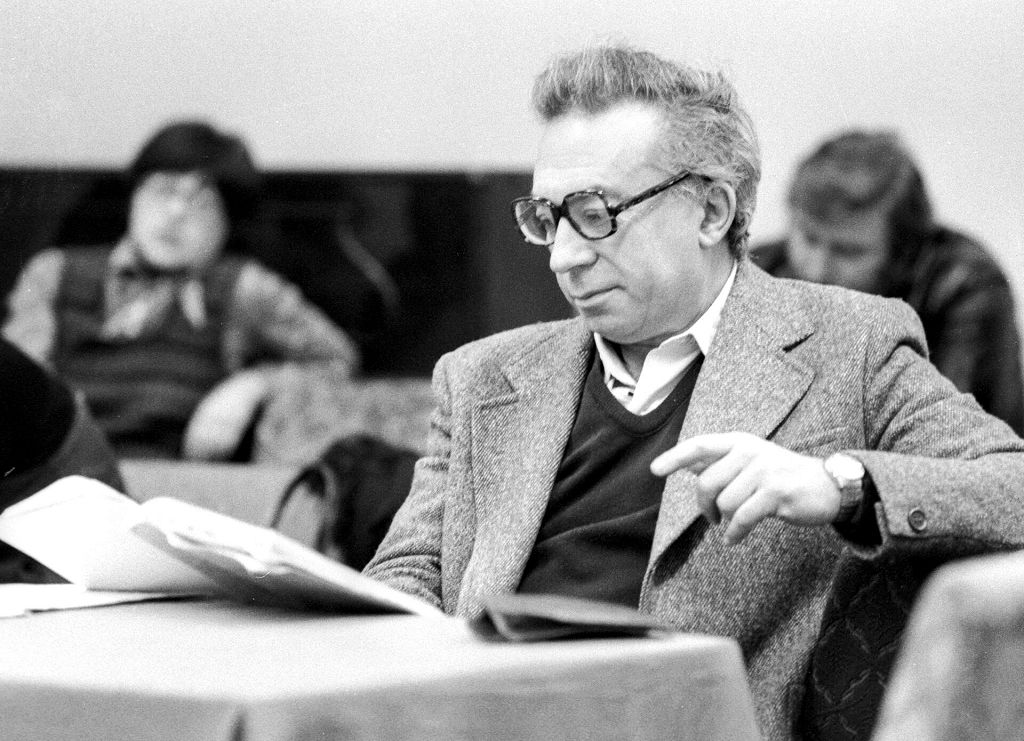 С 1962 года в Театре на Малой Бронной работал режиссер А.Эфрос