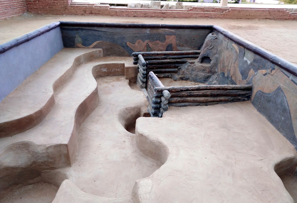 Под Ханских дворцом были обнаружены более древние жилища