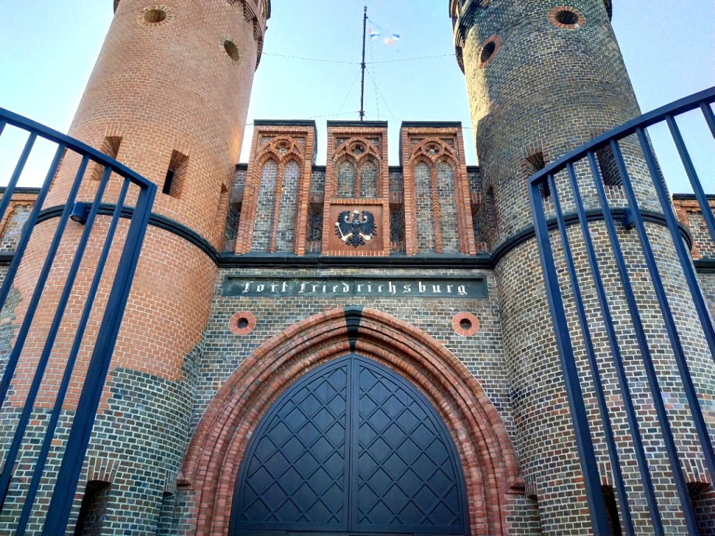 Сегодня от Фридрихсбургской крепости остались только неоготические ворота
