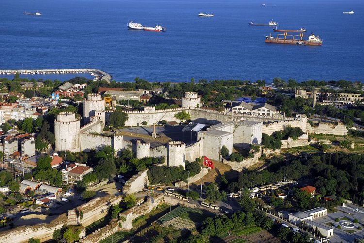 Едикуле - это объединенный памятник византийской и османской историй