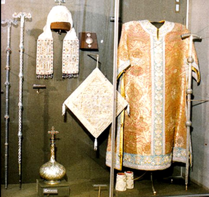 Среди многочисленных экспонатов можно увидеть и одежду патриарха Никона