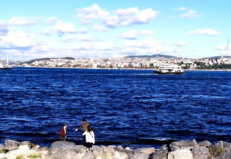 Морская прогулка по Босфору - один из обязательных туристических атрибутов