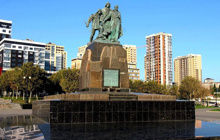 Памятник погибшим рыбакам напоминает о коварстве моря и его непостоянстве