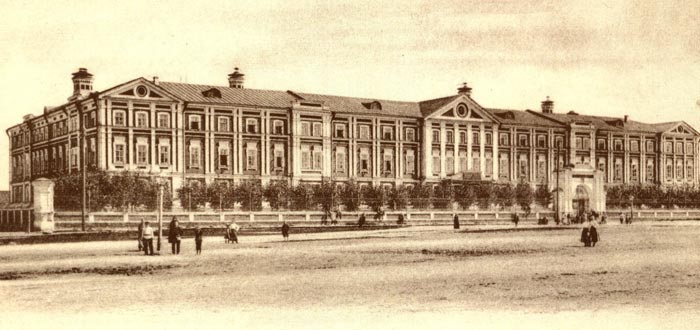 Вдовий дом на Монастырской площади в конце 19 века