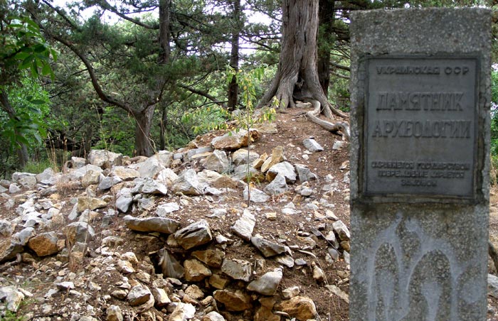 Руины древней римской крепости  Руины древней римской крепости