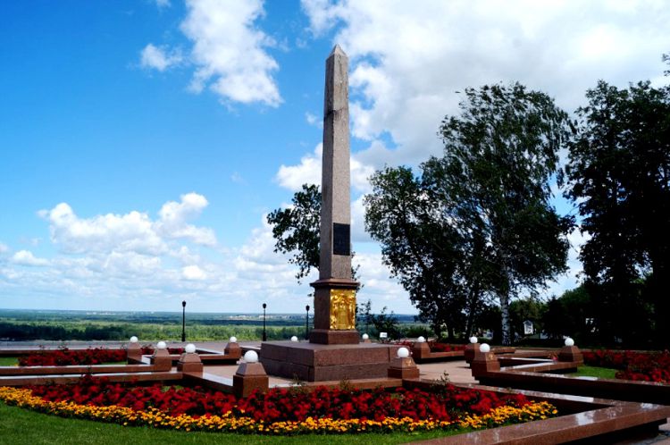 Обелиск Минину и Пожарскому в Нижегородском Кремле был установлен в 1828 году