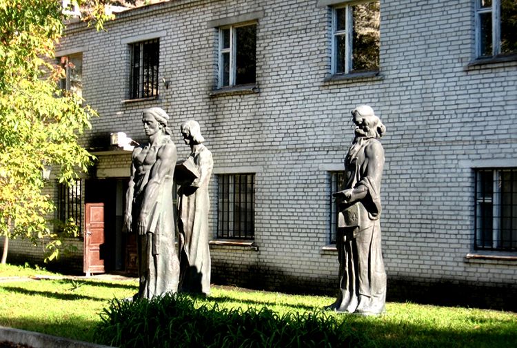 Памятника Федорову с учениками - "Друкари" во Львове больше не существует