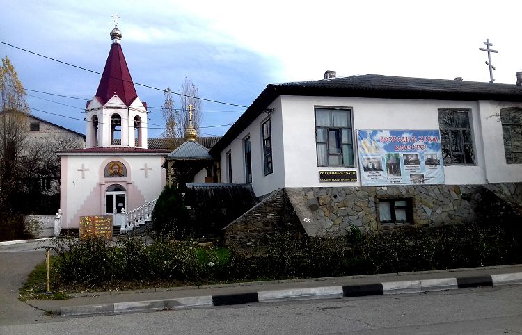 Любознательные туристы могут посетить и Храм Димитрия Солунского