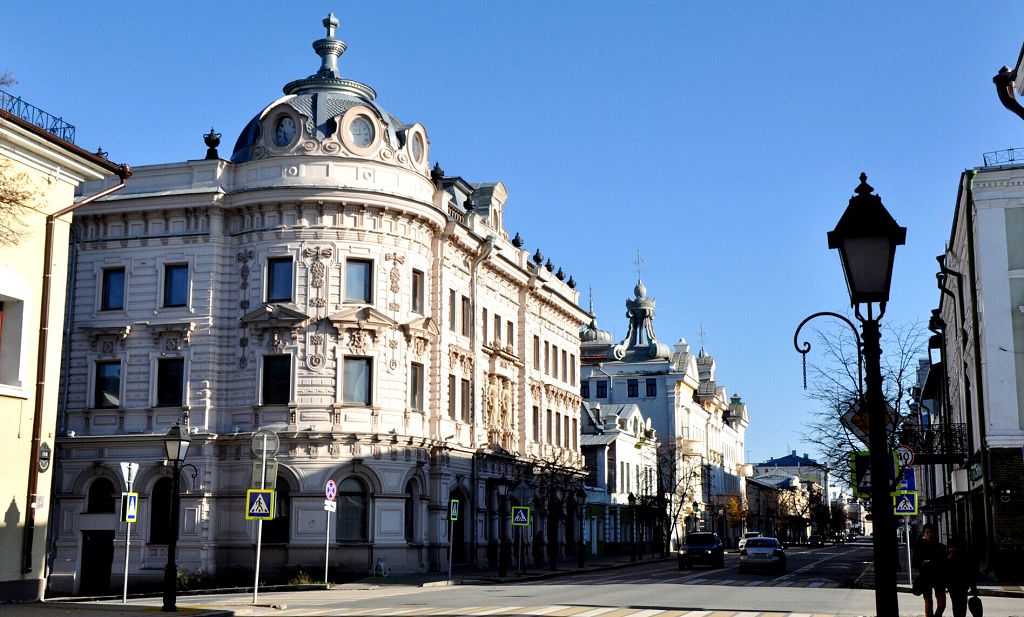 Здание Александровского пассажа - одно из самых нарядных и богатых 
