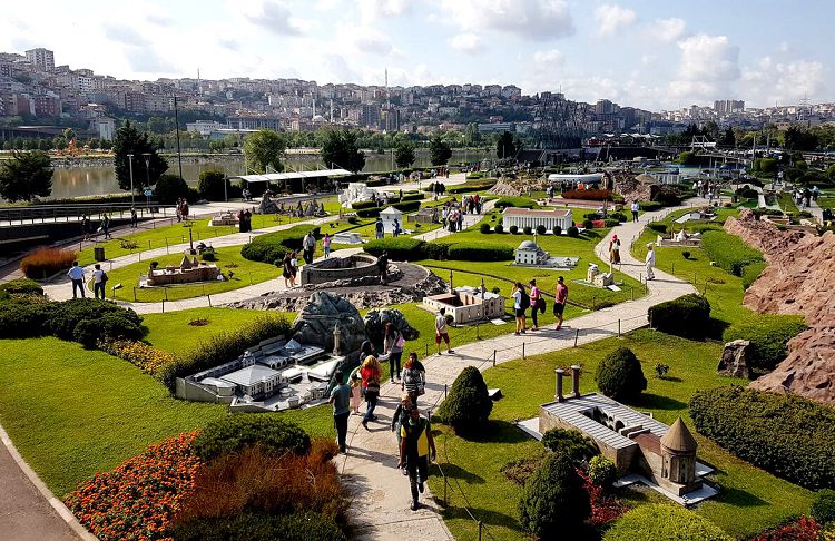 Прогулка по Парку Миниатюрка - это быстрое знакомство с достопримечательностями Стамбула