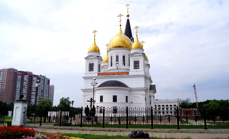 Храм Кирилла и Мефодия - один из высоких самарских храмов