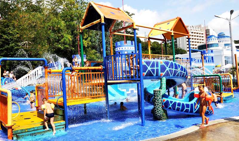 Одна из зон Детского городка, рассчитанная на детей постарше