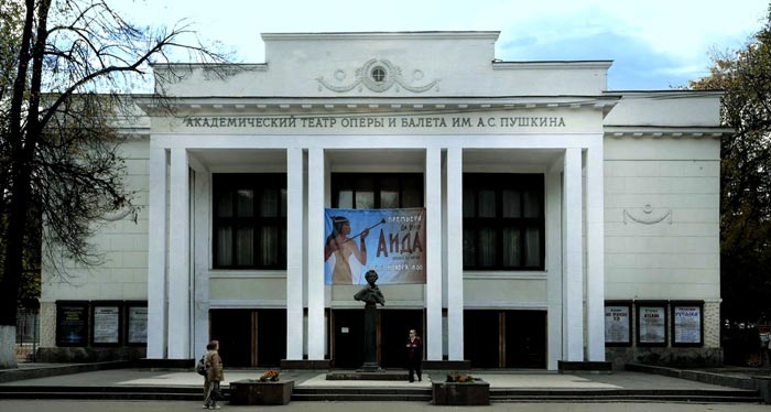 Здание нижегородского оперного театра