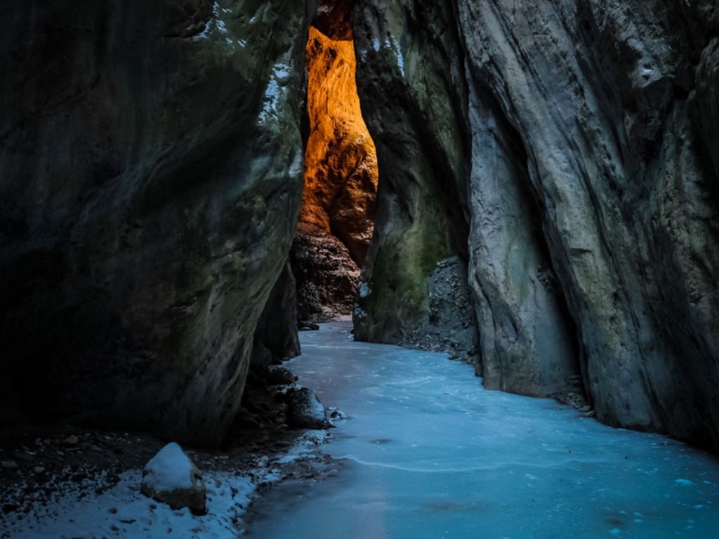 Карадахская теснина во льду