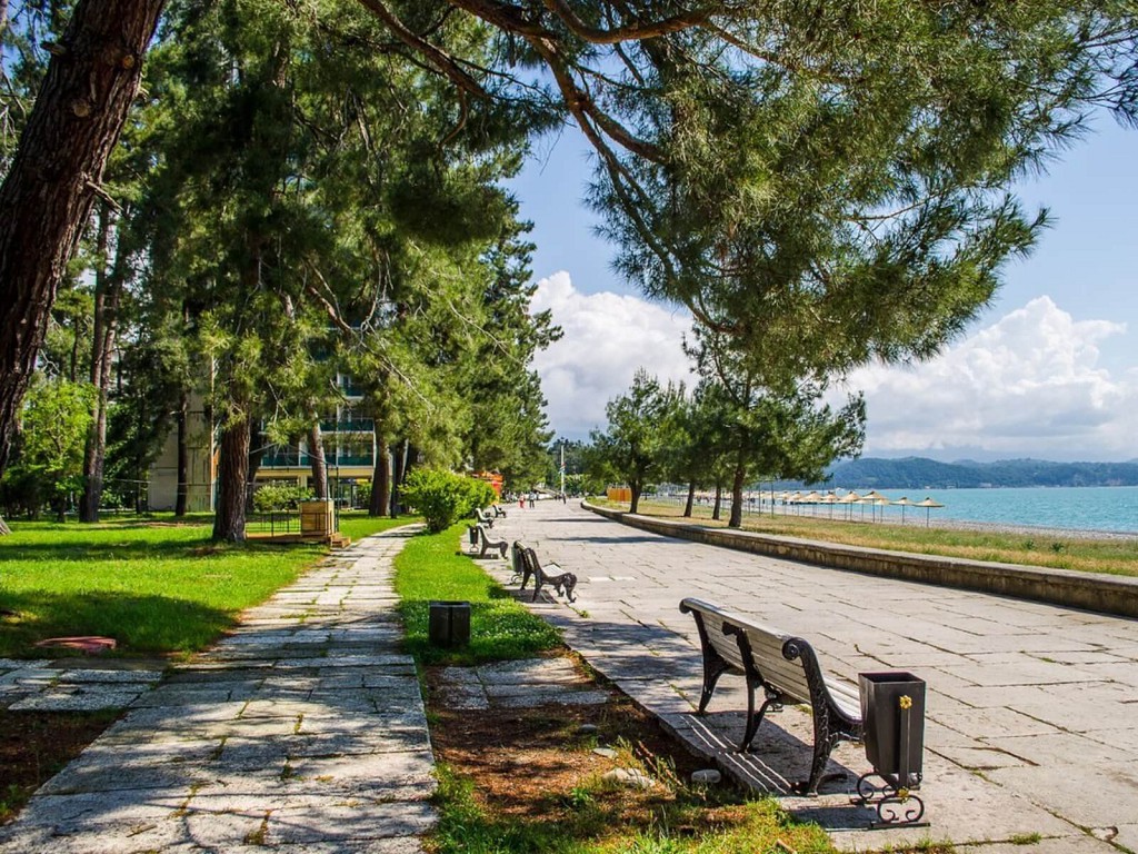 12 лучших пляжей в Пицунде: как отдохнуть на Чёрном море в Абхазии