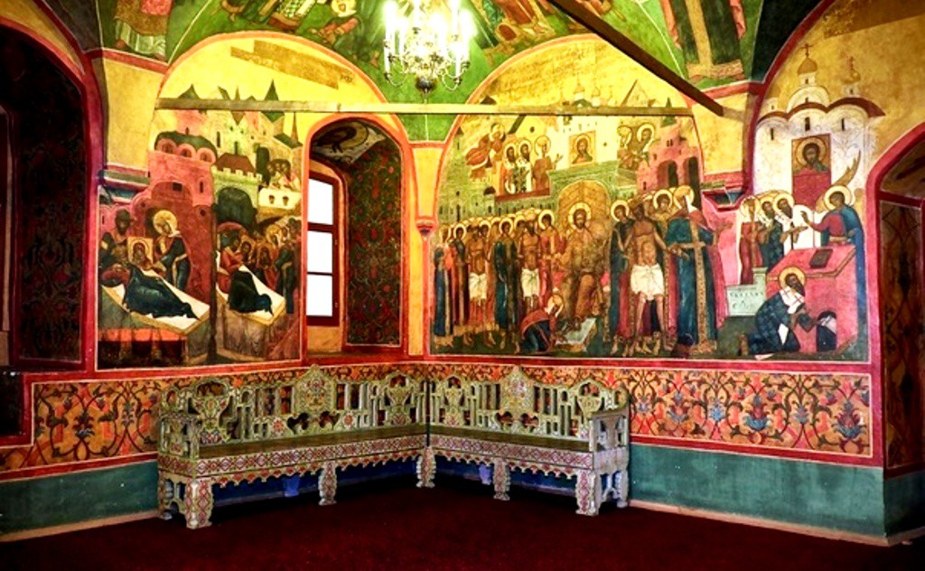 В конце 16 столетия Царицына палата превращается в Тронный Царицын зал