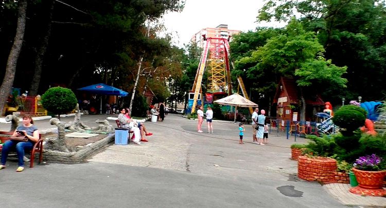 На территории ПКиО им.Ленина найдут чем заняться и дети, и их родители