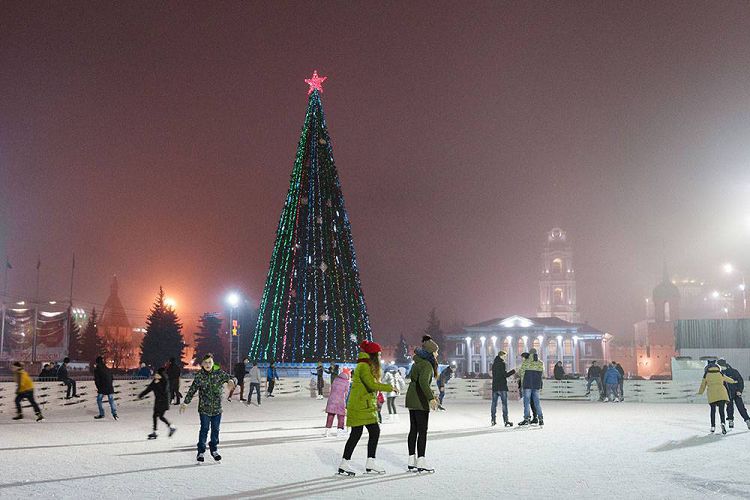 Каток на площади Ленина