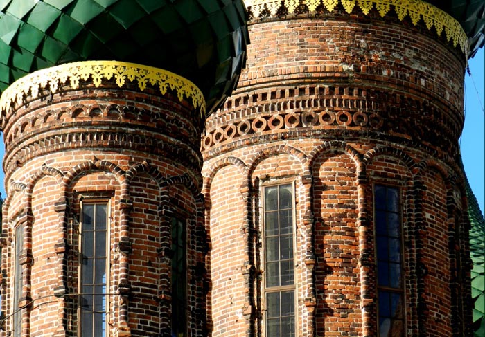 Декор куполов Храма Никиты Мокрого