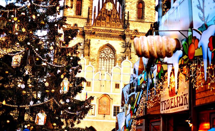 Вывески трдельников не увидеть невозможно