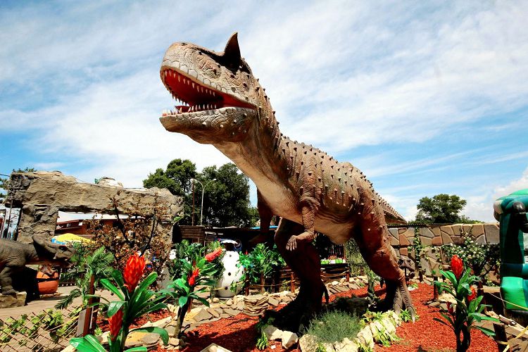 Посещение Динопарка доставит удовольствие детям и взрослым