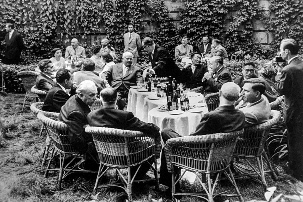 Н.Хрущев в особняке в бытность его Польским посольством