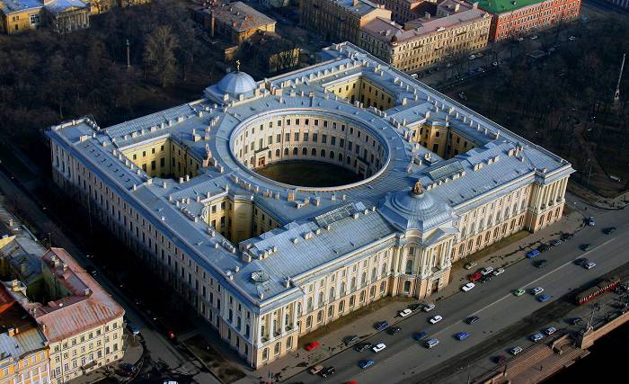 академия художеств сверху.jpg