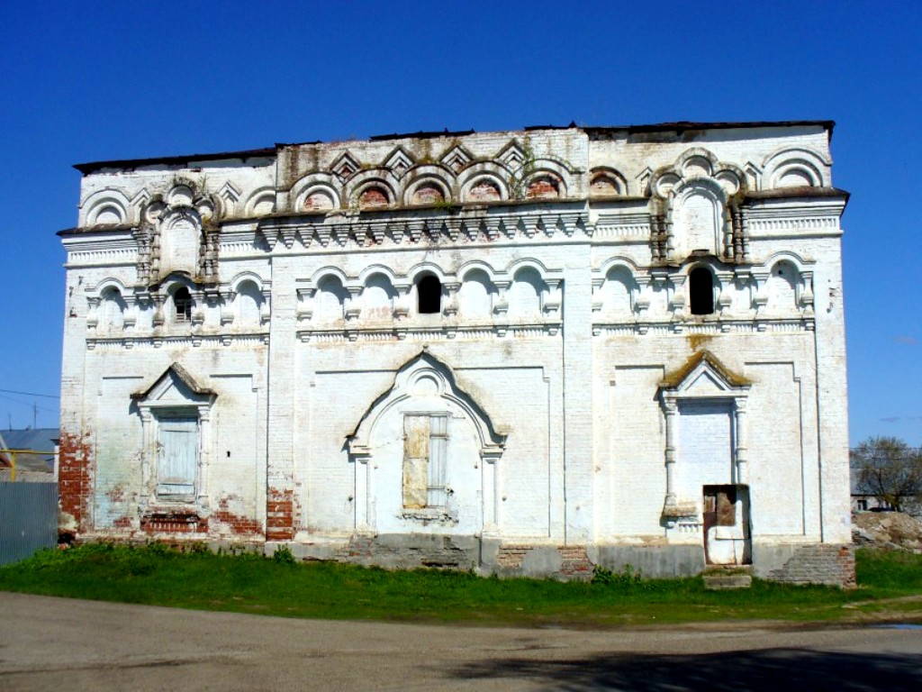 Так выглядел западный вход храма уже без колокольни в советские времена