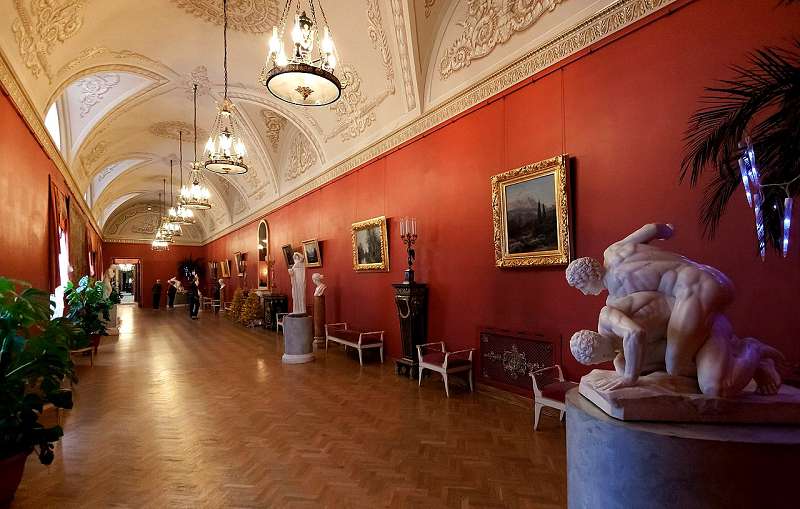 В Античном зале дворца когда-то гуляла самая элитная публика Петербурга