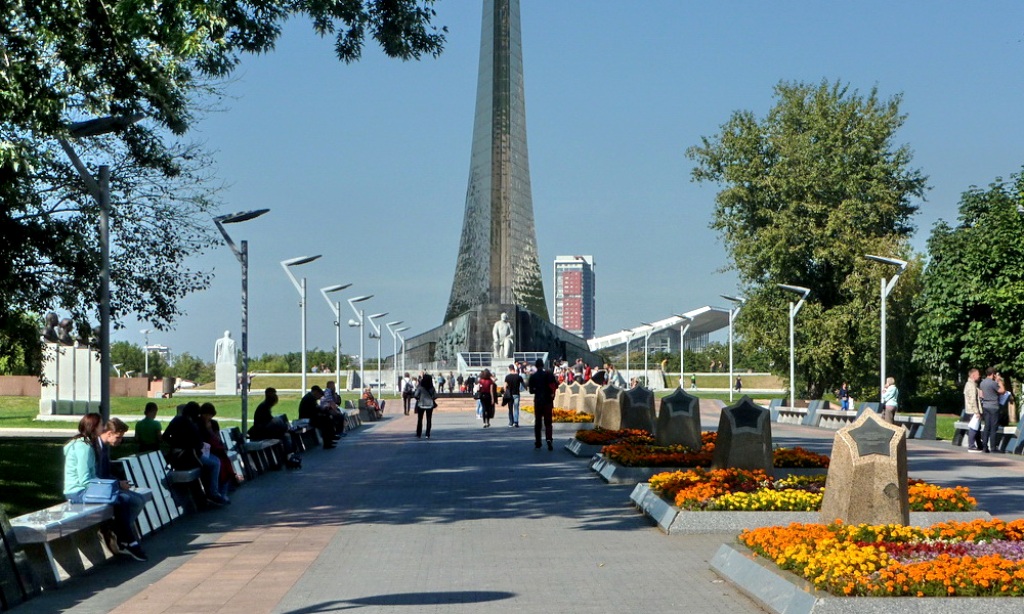 Космопарк - это интересный сквер и прекрасный Музей космонавтики