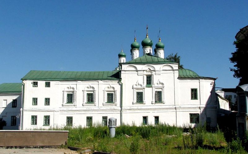 Декор Введенского монастырского храма выполнен кирпичным "узорьем"