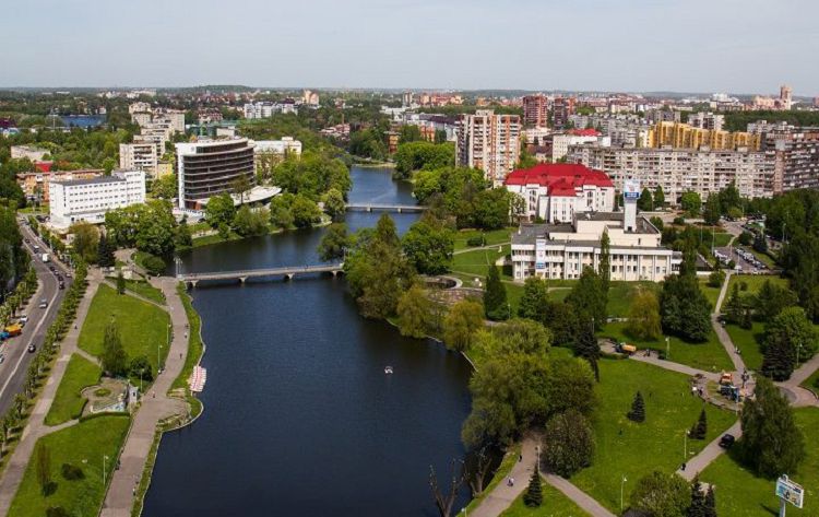 Парк в районе Нижнего озера Парк в районе Нижнего озера