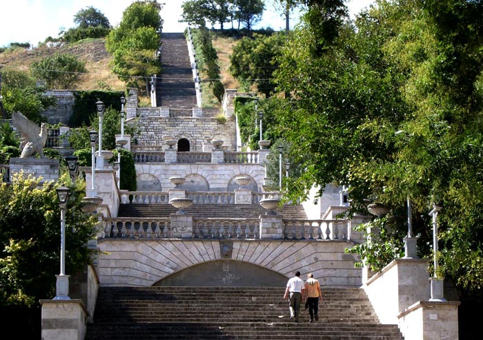 Большая Митридатская лестница - одно из чудес Керчи