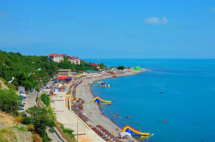 На пляжи Широкой Балки приезжают не только отдыхающие, но и новороссийцы