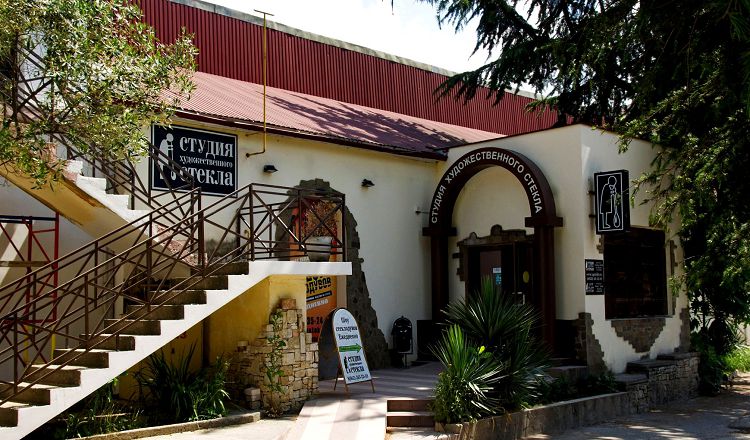 Любители красоты могут заглянуть в Студию стекла