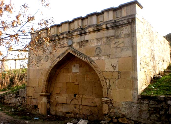 Армянский фонтан 15 столетия находится на территории бывшей армянской слободы