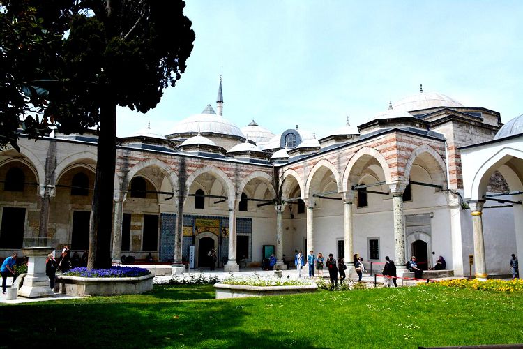 В Павильоне Святой мантии находятся священные для мусульман реликвии