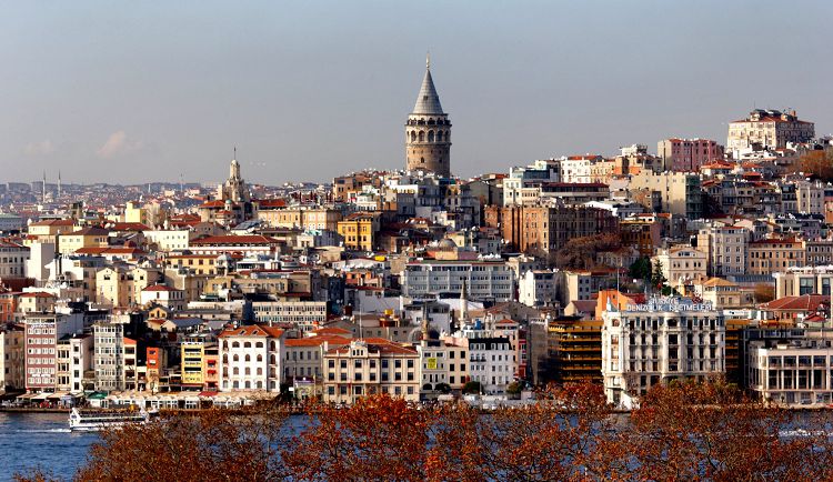 В районе Бейоглу глубокая старина гармонично переплетается с современностью