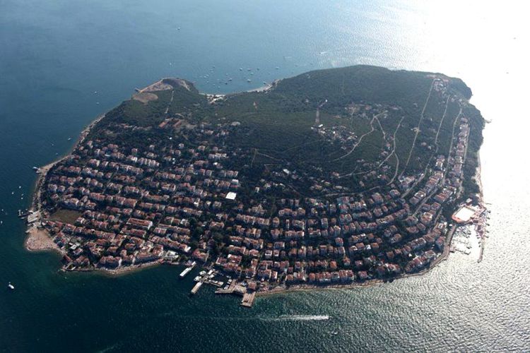 Кыналыада является первым островом, который встречается стамбульским туристам