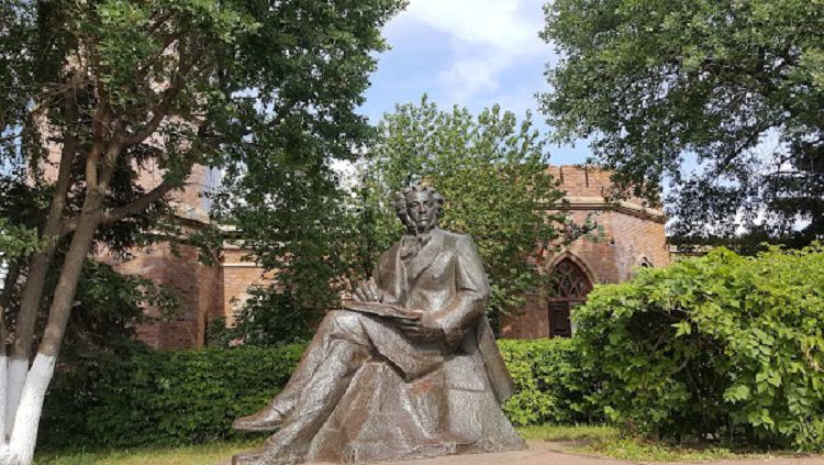 Памятник Пушкину в одноименном бульваре