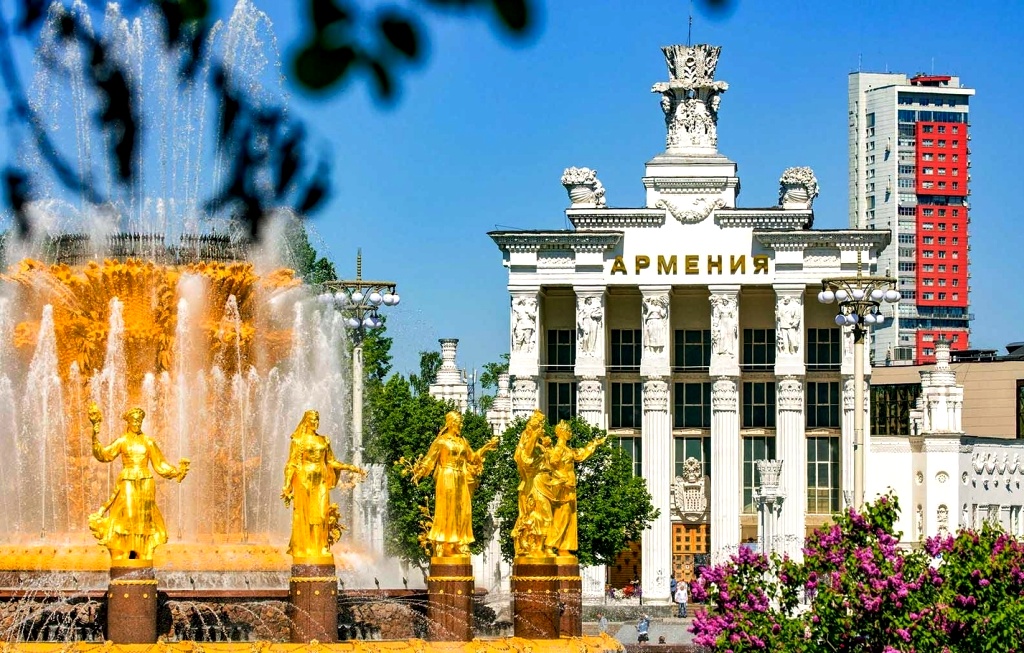 Сегодняшний Павильон "Армения" строился как Павильон "Сибирь"