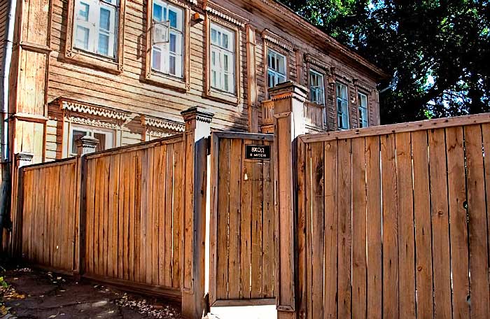 Калитка на территорию самарского Музея-усадьбы А.Толстого 