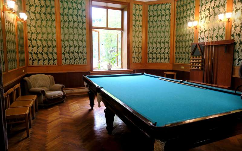 Помещение Бильярдной расположено рядом с Кинозалом