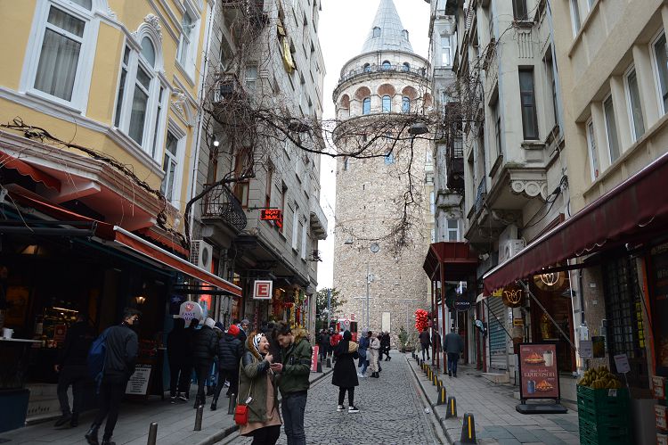 К Галатской башне можно прийти разными дорогами. И все они интересны