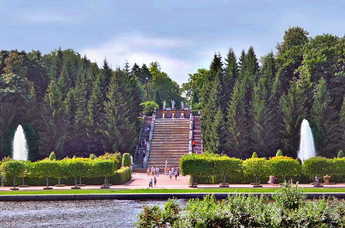 Сад Бахуса Нижнего Петергофского парка