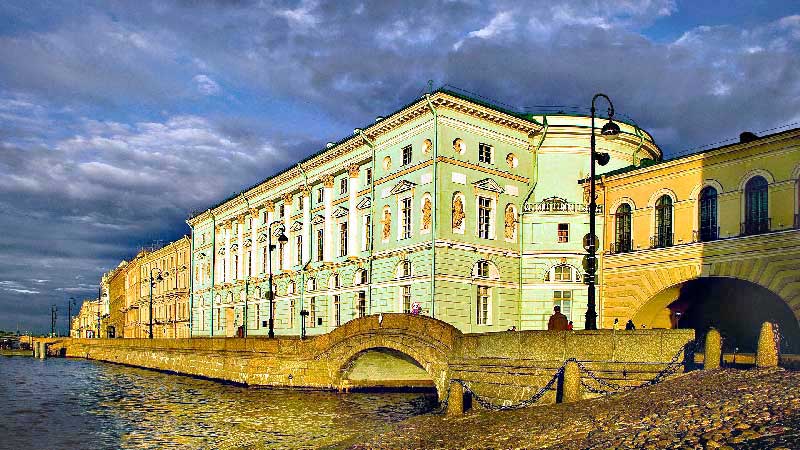 Эрмитажный театр на Дворцовой набережной